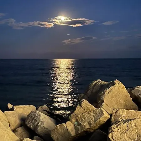 Апартаменты Beachfront