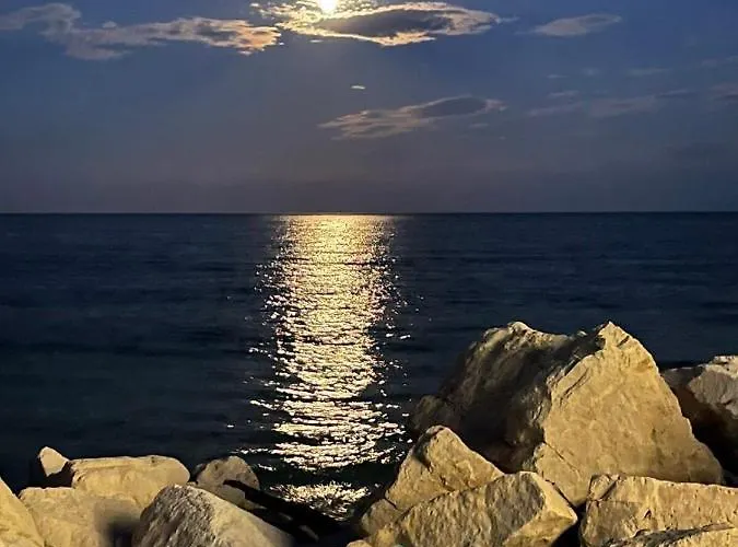 Апартамент Beachfront