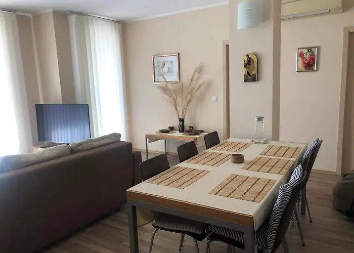 Beachfront Апартамент *